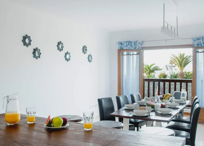 Stylish 6 Bedroom Princesa - Hot Tub - Heated Pool - Near & Waterparks Willa Playa Blanca (Lanzarote)