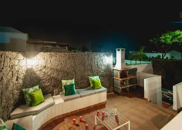 Willa Stylish 6 Bedroom Princesa - Hot Tub - Heated Pool - Near & Waterparks *