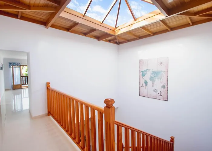 Stylish 6 Bedroom Princesa - Hot Tub - Heated Pool - Near & Waterparks Willa Playa Blanca (Lanzarote)