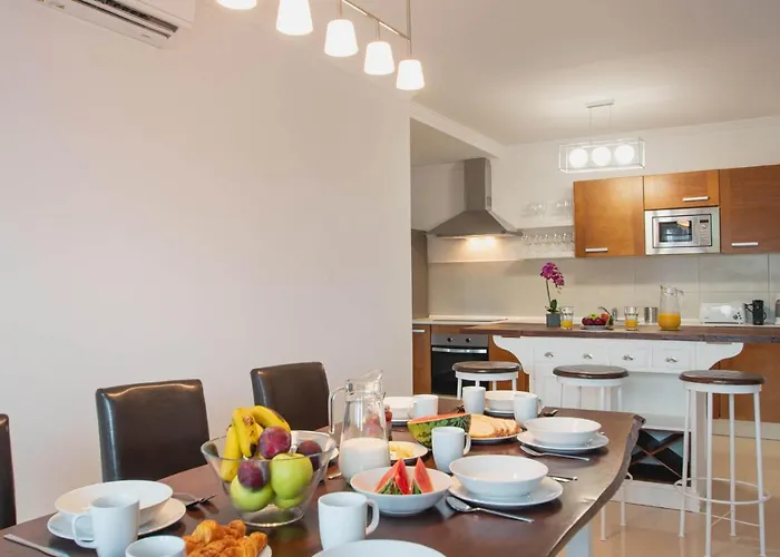 Stylish 6 Bedroom Princesa - Hot Tub - Heated Pool - Near & Waterparks Willa Playa Blanca (Lanzarote)