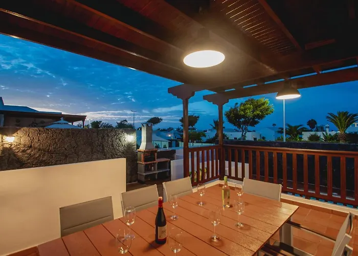 Stylish 6 Bedroom Princesa - Hot Tub - Heated Pool - Near & Waterparks Willa