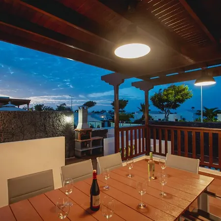 Stylish 6 Bedroom Princesa - Hot Tub - Heated Pool - Near & Waterparks Вилла