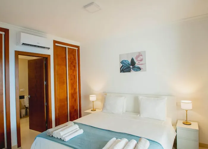 Stylish 6 Bedroom Princesa - Hot Tub - Heated Pool - Near & Waterparks Playa Blanca (Lanzarote)