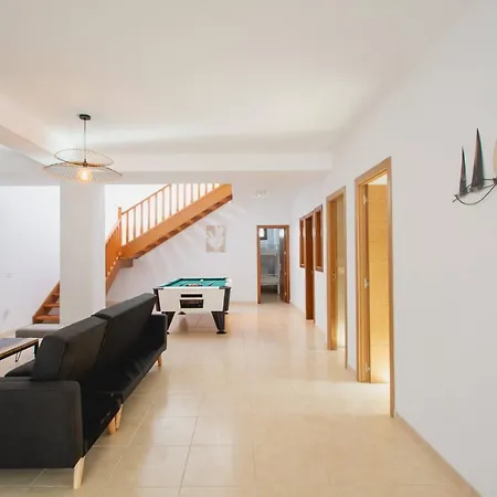 Stylish 6 Bedroom Villa Princesa - Heated Pool - Near Beach & Waterparks