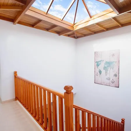 Stylish 6 Bedroom Princesa - Hot Tub - Heated Pool - Near & Waterparks Villa Playa Blanca