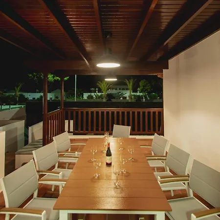 Stylish 6 Bedroom Princesa - Hot Tub - Heated Pool - Near & Waterparks Villa *