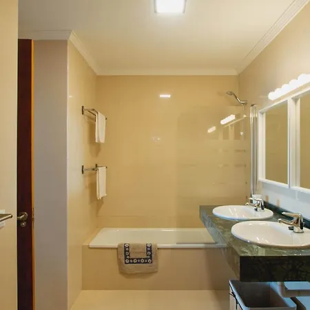 Stylish 6 Bedroom Villa Princesa - Heated Pool - Near Beach & Waterparks *