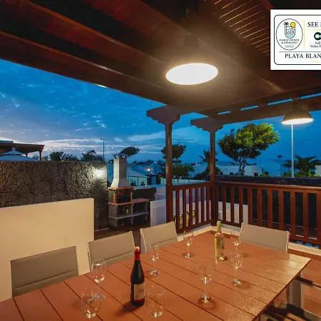 Stylish 6 Bedroom Princesa - Hot Tub - Heated Pool - Near & Waterparks * Playa Blanca (Lanzarote)
