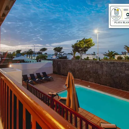 Stylish 6 Bedroom Princesa - Hot Tub - Heated Pool - Near & Waterparks Villa Playa Blanca (Lanzarote)