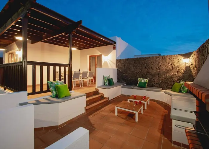 Stylish 6 Bedroom Princesa - Hot Tub - Heated Pool - Near & Waterparks וילה