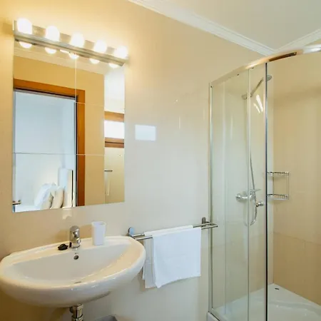 Stylish 6 Bedroom Princesa - Hot Tub - Heated Pool - Near & Waterparks Playa Blanca