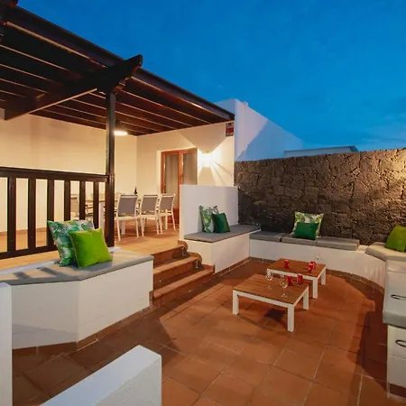 Stylish 6 Bedroom Princesa - Hot Tub - Heated Pool - Near & Waterparks Villa